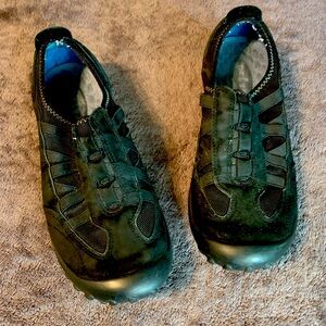 Privo by Clark slip on shoes- size 6- Black